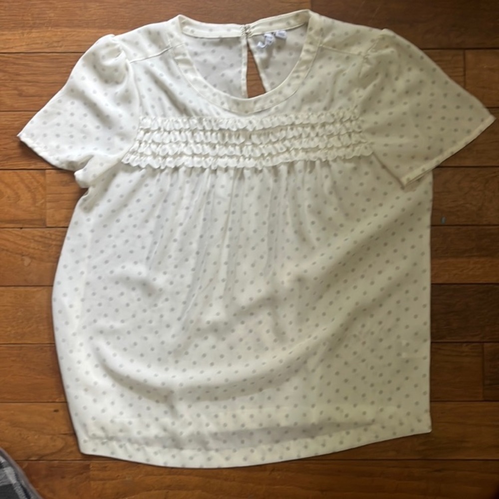 ELLE White w/ Gray Polka Dots Ruffled Blouse - Size Medium - EUC